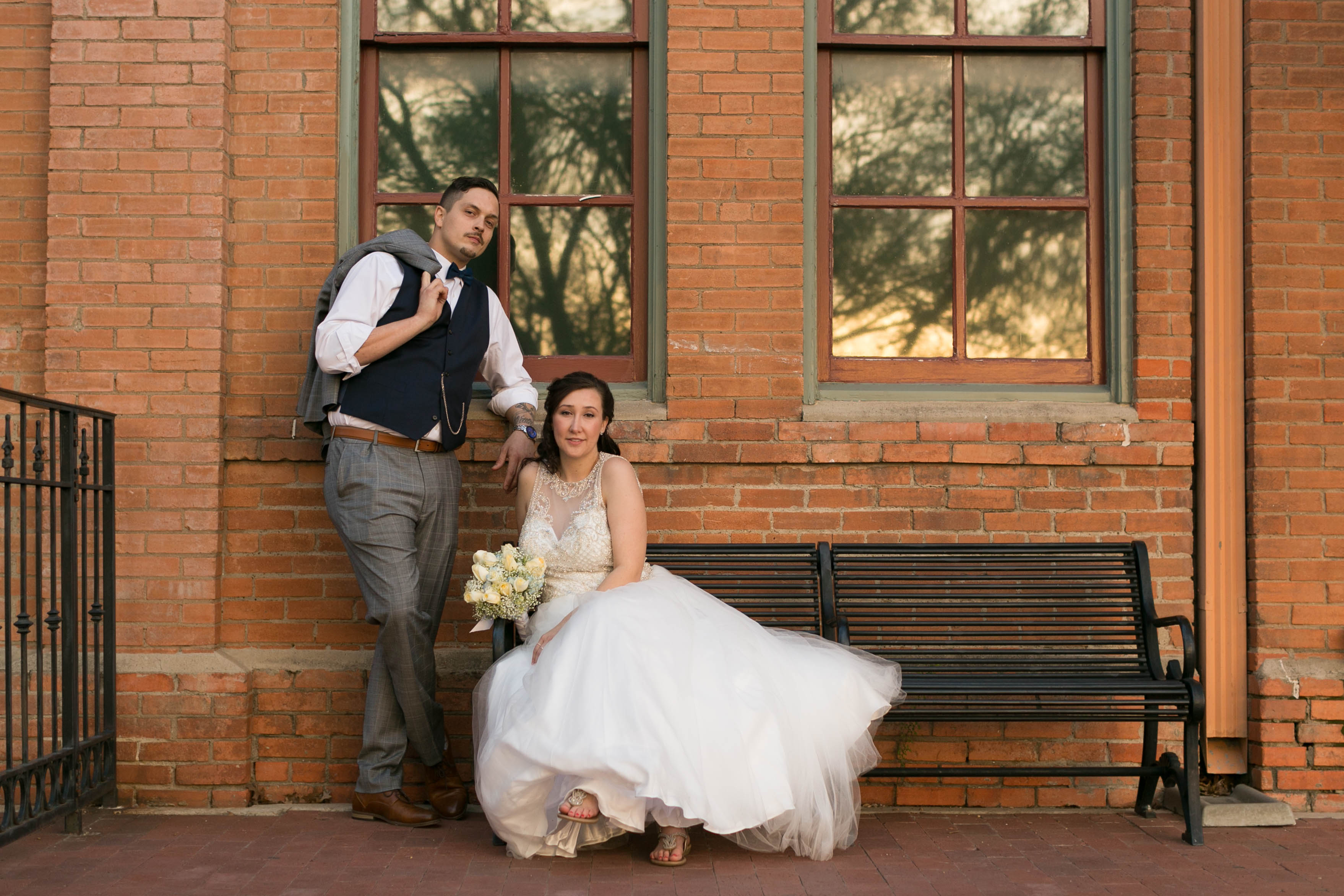 5 Easy Poses for Wedding Couples
